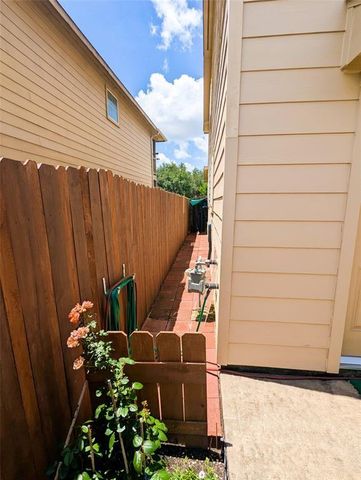 7206 Sunburst Meadow Drive, Houston, TX 77083