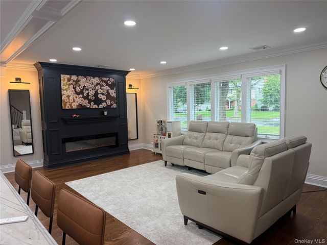 18 Amalia Lane, Commack, NY 11725