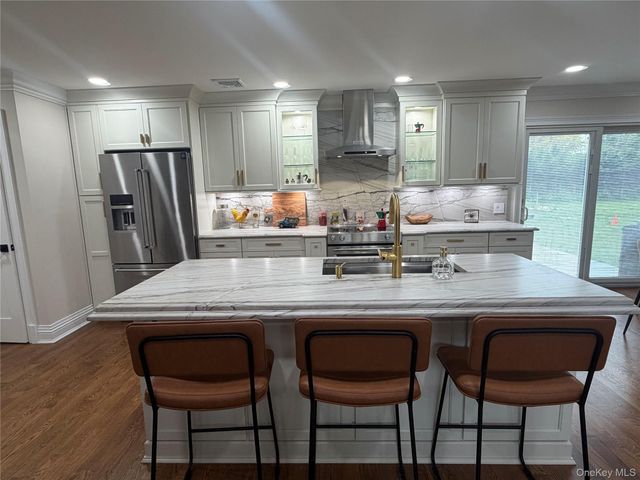 18 Amalia Lane, Commack, NY 11725
