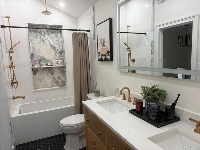 18 Amalia Lane, Commack, NY 11725