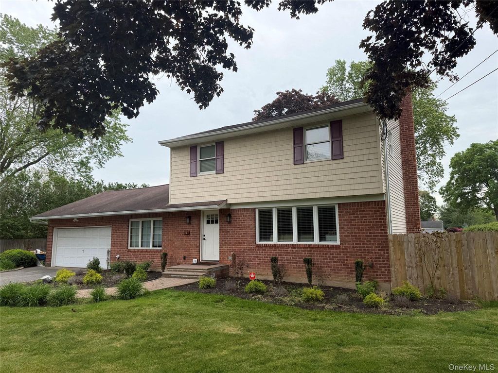 18 Amalia Lane, Commack, NY 11725
