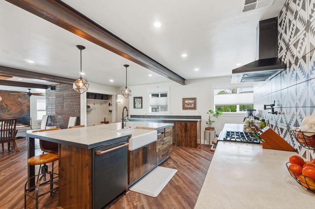 5717 Alegria Road NW, Albuquerque, NM 87114