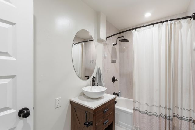 5717 Alegria Road NW, Albuquerque, NM 87114