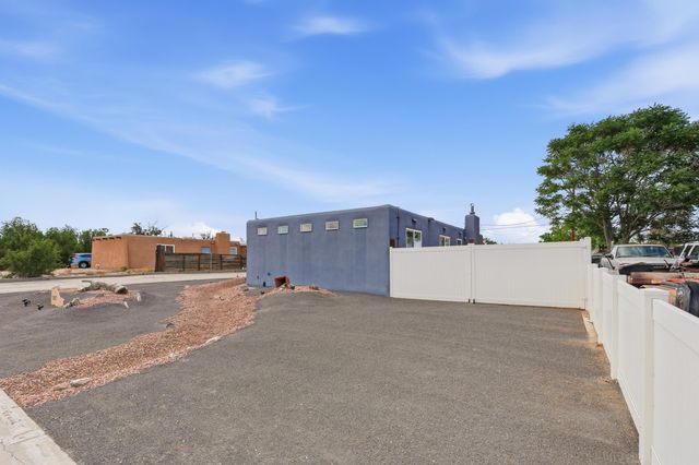 5717 Alegria Road NW, Albuquerque, NM 87114
