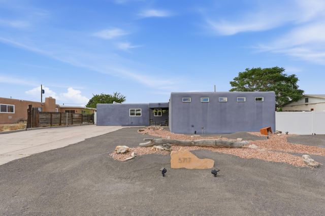 5717 Alegria Road NW, Albuquerque, NM 87114