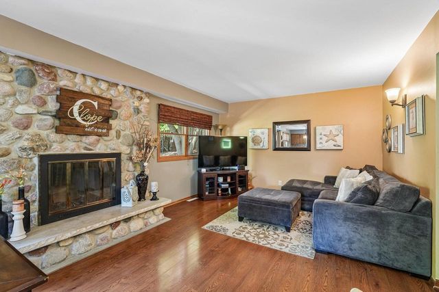 2814 Buckingham COURT, Waukesha, WI 53188