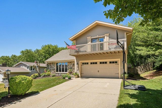 2814 Buckingham COURT, Waukesha, WI 53188
