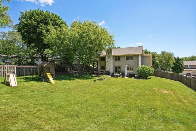 2814 Buckingham COURT, Waukesha, WI 53188