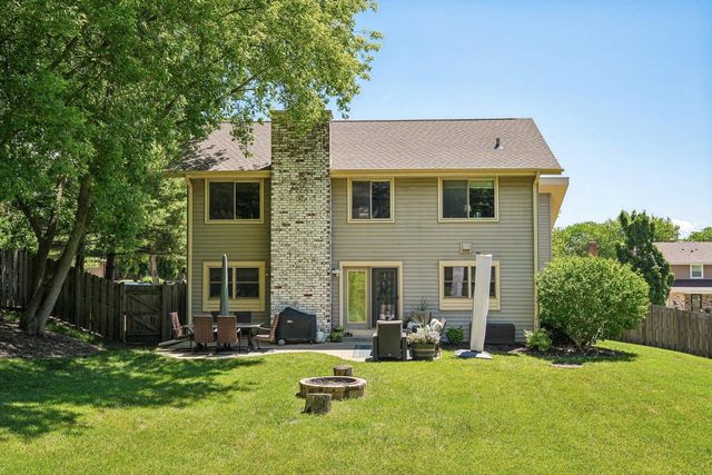 2814 Buckingham COURT, Waukesha, WI 53188