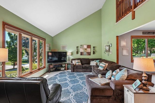 2814 Buckingham COURT, Waukesha, WI 53188
