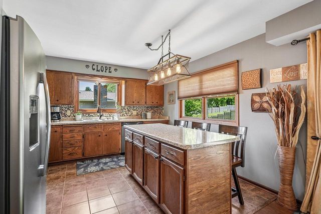 2814 Buckingham COURT, Waukesha, WI 53188