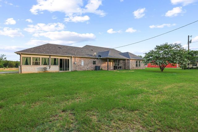 7106 County Road 4729, Commerce, TX 75428