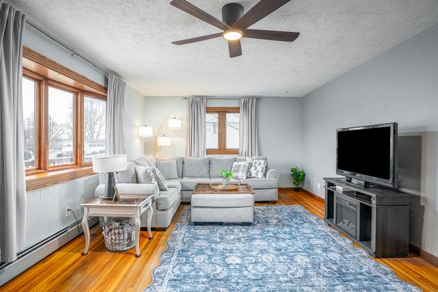 514 E 22nd Avenue, Coal Valley, IL 61240