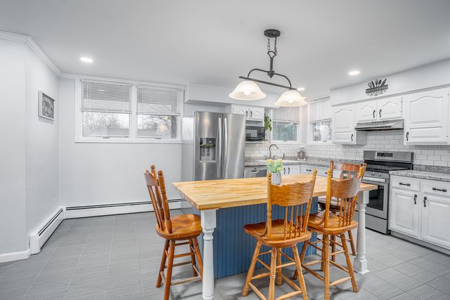 514 E 22nd Avenue, Coal Valley, IL 61240