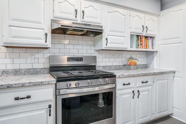 514 E 22nd Avenue, Coal Valley, IL 61240