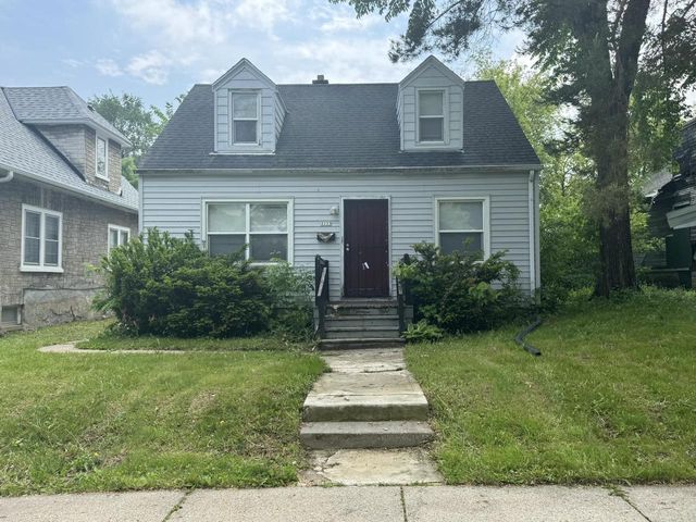 3223 W Fairmount AVENUE, Milwaukee, WI 53209