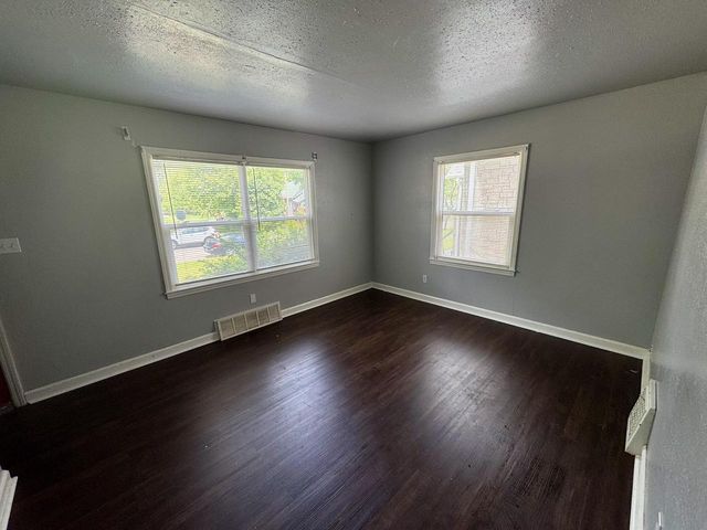 3223 W Fairmount AVENUE, Milwaukee, WI 53209