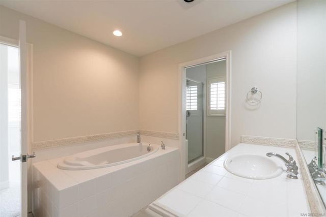7635 Eads Ave 304, La Jolla, CA 92037