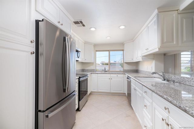 7635 Eads Ave 304, La Jolla, CA 92037