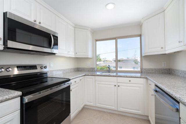 7635 Eads Ave 304, La Jolla, CA 92037
