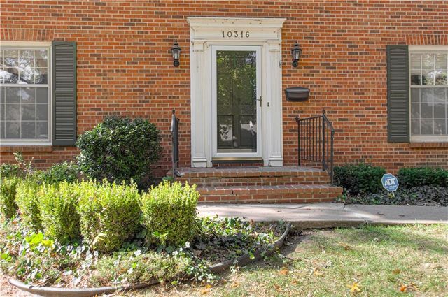 10316 Howe Drive, Leawood, KS 66206