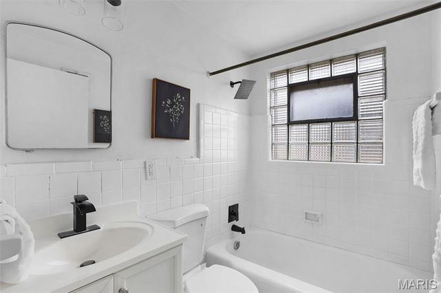 813 Chain Of Rocks Drive, St Louis, MO 63137