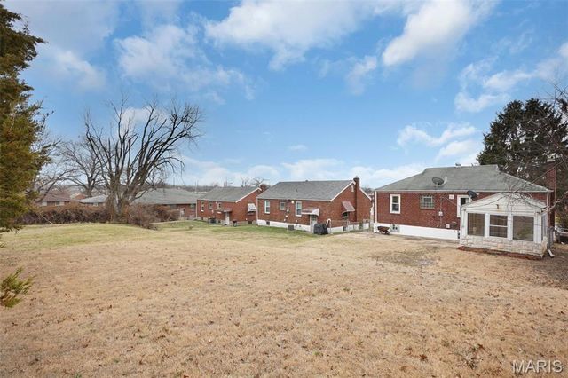 813 Chain Of Rocks Drive, St Louis, MO 63137