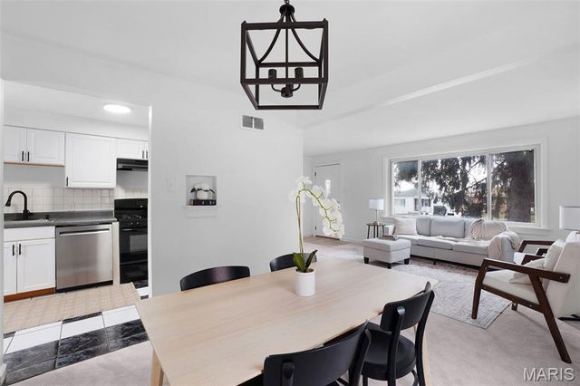 813 Chain Of Rocks Drive, St Louis, MO 63137