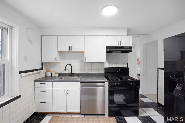 813 Chain Of Rocks Drive, St Louis, MO 63137