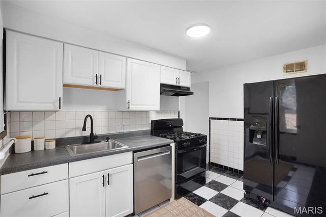 813 Chain Of Rocks Drive, St Louis, MO 63137