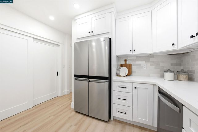 400 Suntree Ln 402, Pleasant Hill, CA 94523