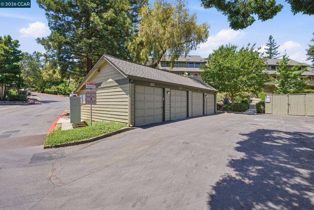 400 Suntree Ln 402, Pleasant Hill, CA 94523