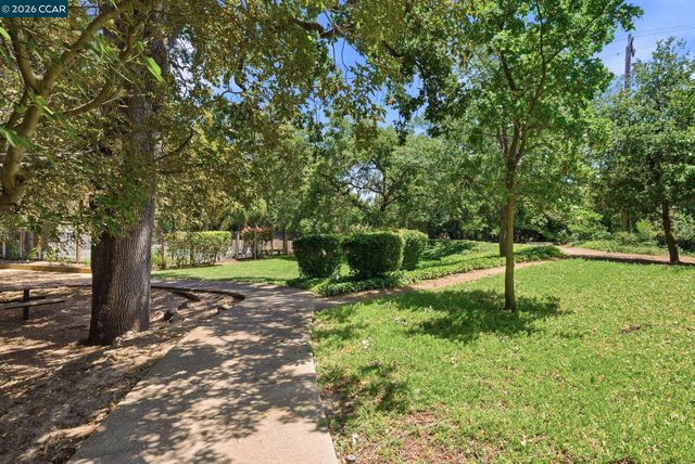 400 Suntree Ln 402, Pleasant Hill, CA 94523