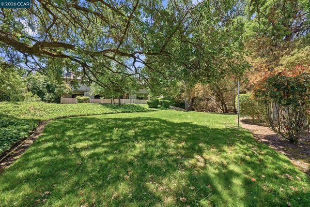 400 Suntree Ln 402, Pleasant Hill, CA 94523