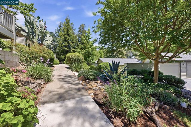 400 Suntree Ln 402, Pleasant Hill, CA 94523