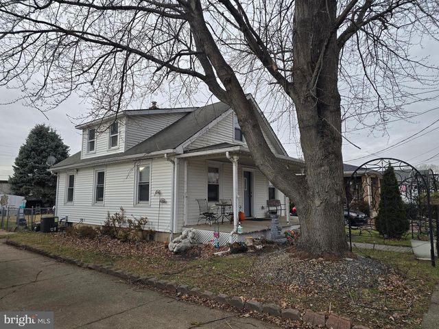 14-16 GRIEB AVE, Levittown, PA 19057