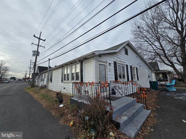 14-16 GRIEB AVE, Levittown, PA 19057