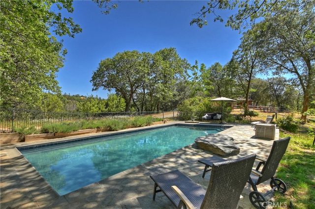 1570 Lupin Road, Lake Arrowhead, CA 92352