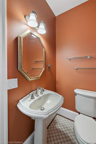 3642 Orchard Lake Road, West Bloomfield Charter Township, MI 48324