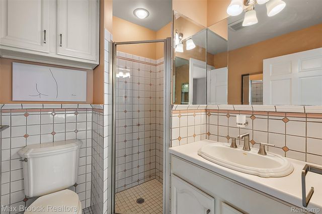 3642 Orchard Lake Road, West Bloomfield Charter Township, MI 48324