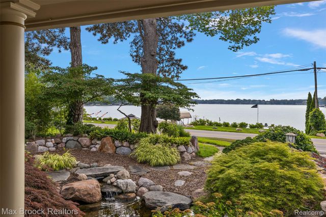 3642 Orchard Lake Road, West Bloomfield Charter Township, MI 48324