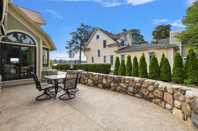3642 Orchard Lake Road, West Bloomfield Charter Township, MI 48324