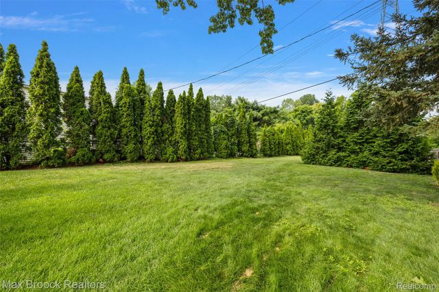 3642 Orchard Lake Road, West Bloomfield Charter Township, MI 48324