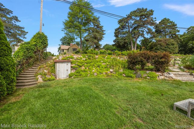 3642 Orchard Lake Road, West Bloomfield Charter Township, MI 48324