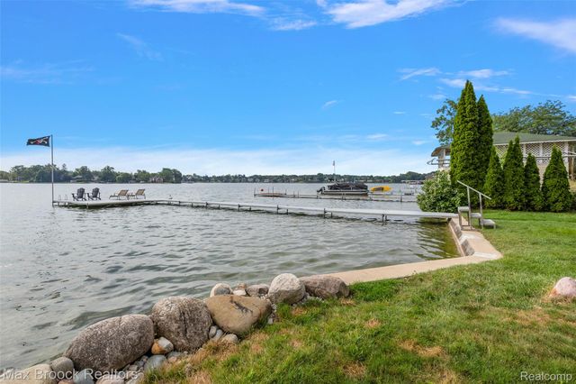 3642 Orchard Lake Road, West Bloomfield Charter Township, MI 48324
