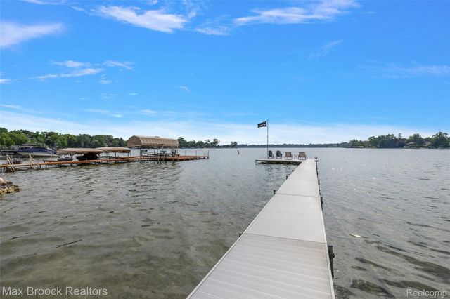 3642 Orchard Lake Road, West Bloomfield Charter Township, MI 48324