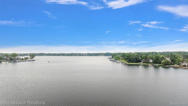 3642 Orchard Lake Road, West Bloomfield Charter Township, MI 48324