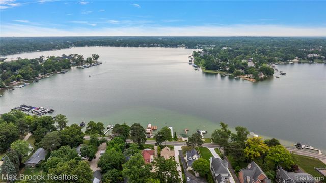 3642 Orchard Lake Road, West Bloomfield Charter Township, MI 48324