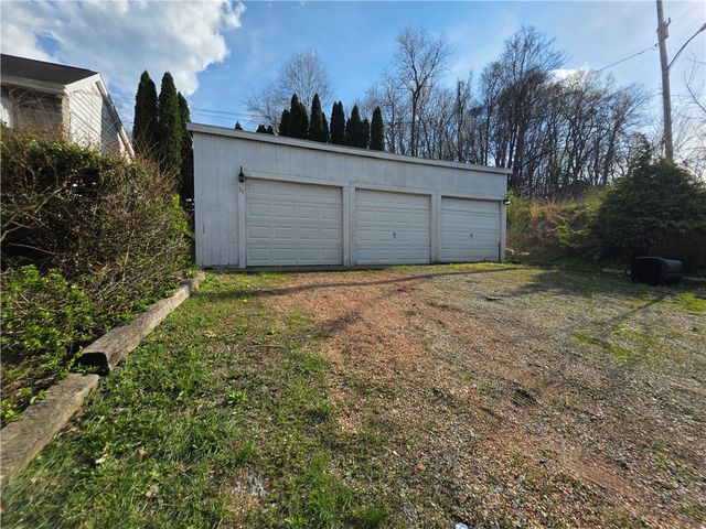 35 Beallsville Rd, East Bethlehem, PA 15333