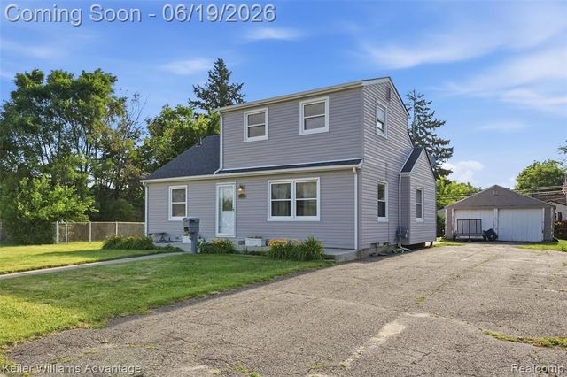 13592 Berwyn, Redford, MI 48239